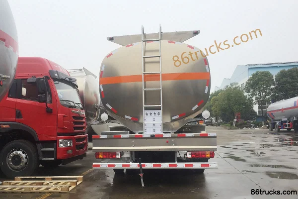 Foton AumanETX 270 ch 8X2(10 roues) camion citerne (marque Chengliwei) Extérieur (3) | 86Trucks