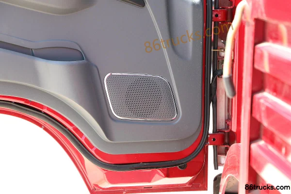 Tangjun Ouling K3 Series 117 hp 4X2(6 wheels) 4.15m single-row flatbed light truck Cab (3) | 86Trucks