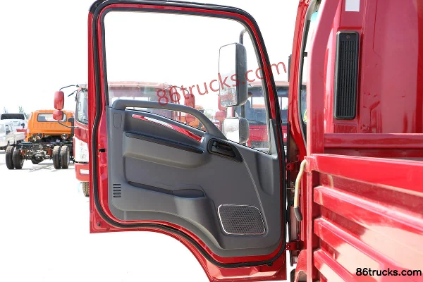 Tangjun Ouling K3 Series 117 hp 4X2(6 wheels) 4.15m single-row flatbed light truck Cab (1) | 86Trucks