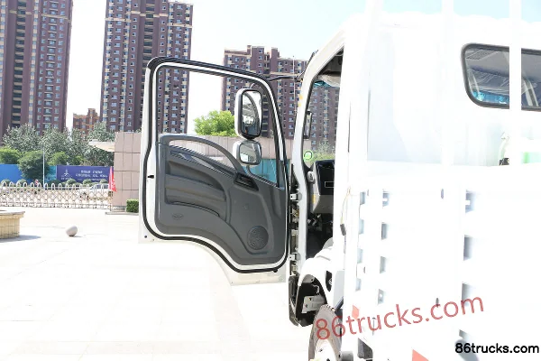 Tangjun Ouling K7 series 156 hp 4X2(6 wheels) 4.1m single-row flatbed light truck Cab (1) | 86Trucks