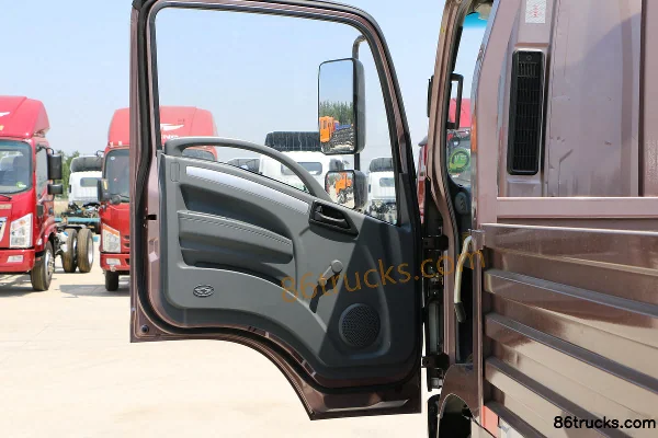 Tangjun Ouling T3 Series 117hp 4X2(6 wheels) 4.15m Single Row Flatbed Light Truck Cab (1) | 86Trucks