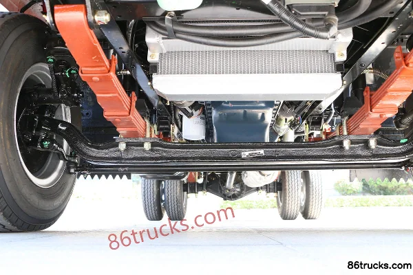 Tangjun Ouling T3 series 117hp 4X2(6 wheels) 3.88m semi-row flatbed light truck (7-speed) Chassis (2) | 86Trucks