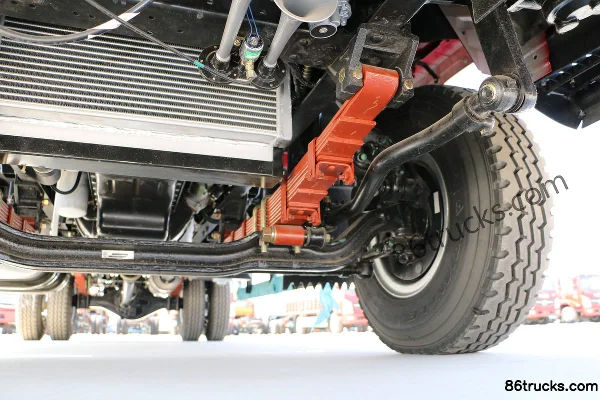 Tangjun Ouling série T7 156 ch 4X2(6 roues) 5,33 m porteur à ridelles cabine demi-avancée (Changtai) Châssis (3) | 86Trucks