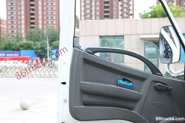 Tangjun Ouling Little BMW 68hp 4X2(6 wheels) 2.515m double-row dump truck Cab (2) | 86Trucks