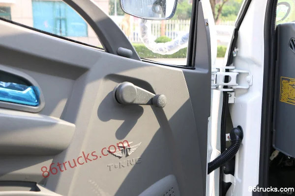 Tangjun Ouling Small BMW 68hp 4X2(6 wheels) 3.41m Dump Truck Cab (3) | 86Trucks