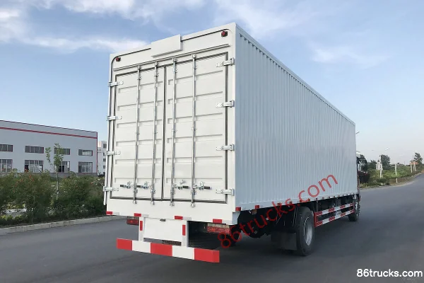 Dongfeng Commercial Vehicle Jiayun 180 hp 4X2(6 wheels) 7.7m wing-opening cargo truck Exterior (3) | 86Trucks