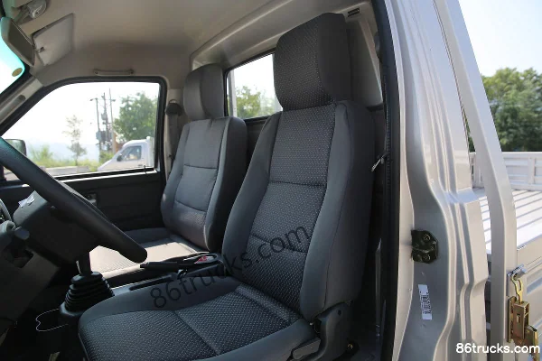 Changan Kuayue Wang X5 PLUS Standard Edition 88hp 4X2(6 wheels) 3.6m single-row flatbed mini truck Cab (2) | 86Trucks