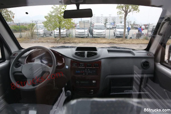 Changan Kuayue New Leopard II 1.5L 112hp 4X2(6 wheels) 3.2m single-row flatbed mini truck Cab (2) | 86Trucks