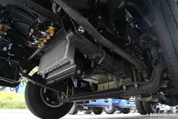 JAC Shuailing H415 160hp 4X2(6 wheels) 5.5m Single Row Van Cargo Truck Chassis (2) | 86Trucks