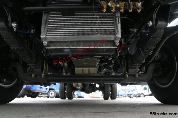 JAC Shuailing H415 160hp 4X2(6 wheels) 5.5m Single Row Van Cargo Truck Chassis (1) | 86Trucks