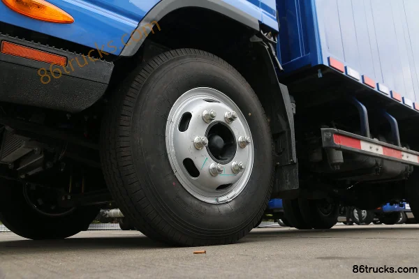 JAC Shuailing H415 160hp 4X2(6 wheels) 5.5m Single Row Van Cargo Truck Chassis (3) | 86Trucks