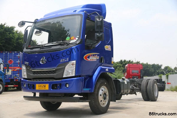 Dongfeng Liuqi Chenglong L3 170 hp 4X2(6 wheels) 5.2m Double Row Flatbed Cargo Truck Exterior (3) | 86Trucks