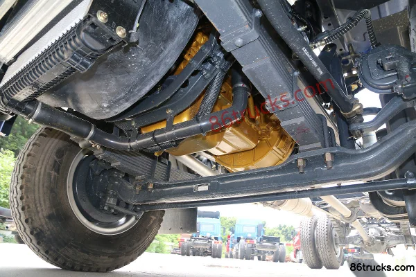 Dongfeng Liuqi Chenglong L3 170 hp 4X2(6 wheels) 5.2m Double Row Flatbed Cargo Truck Chassis (3) | 86Trucks