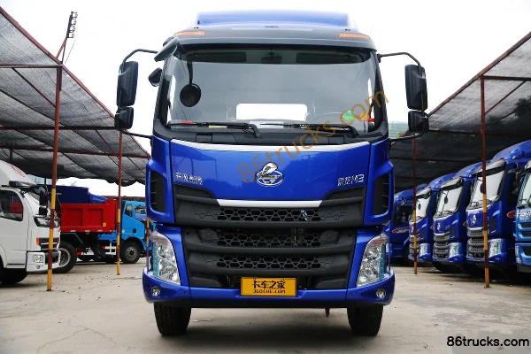 Dongfeng Liuqi New Chenglong M3 Medium Truck 180 hp 4X2(6 wheels) 6.75m cargo truck chassis Exterior (2) | 86Trucks