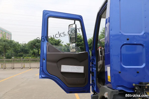 Dongfeng Liuqi Chenglong L3 180hp 4X2(6 wheels) Light Truck Cab (1) | 86Trucks
