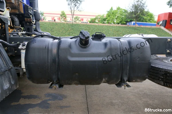 Dongfeng Liuqi Chenglong L3 180hp 4X2(6 wheels) Light Truck Chassis (3) | 86Trucks