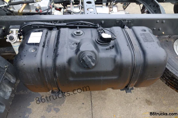 Dongfeng Liuqi Chenglong L3 180hp 4X2(6 wheels) Light Truck Chassis (2) | 86Trucks