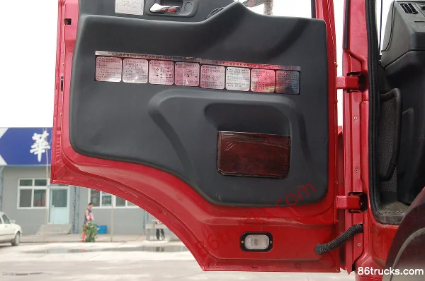 Hongyan New Dakang Heavy Truck 310 hp 8X4(12 wheels) Dump Truck Cab (3) | 86Trucks