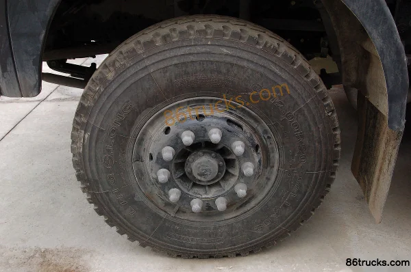 Hongyan New Dakang Heavy Truck 310 hp 8X4(12 wheels) Dump Truck Chassis (2) | 86Trucks