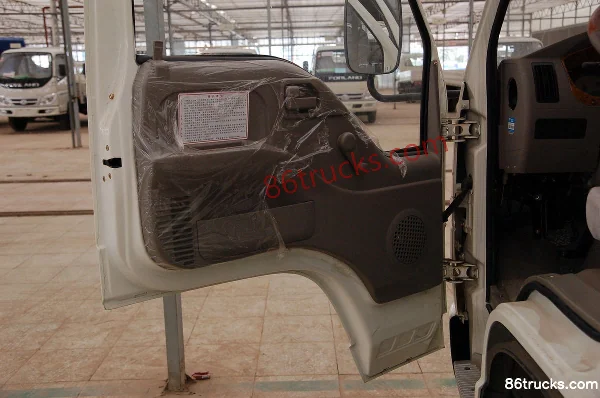 Foton Forland Linghang II 103hp 4X2(6 wheels) Single Row Flatbed Light Truck Cab (3) | 86Trucks
