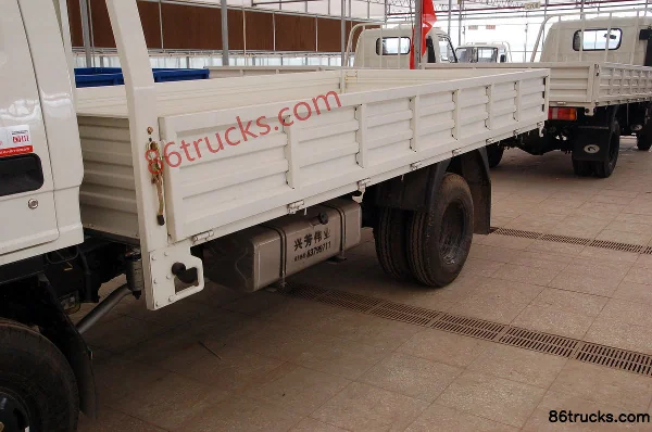 Foton Forland Linghang II 103hp 4X2(6 wheels) Single Row Flatbed Light Truck Body (1) | 86Trucks