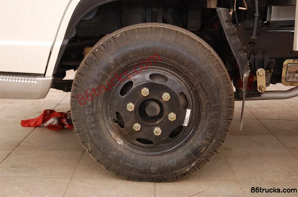 Foton Forland Linghang II 103hp 4X2(6 wheels) Single Row Flatbed Light Truck Chassis (2) | 86Trucks