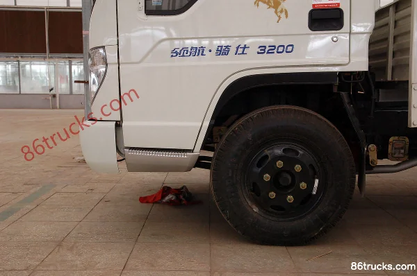 Foton Forland Linghang II 103hp 4X2(6 wheels) Single Row Flatbed Light Truck Chassis (1) | 86Trucks