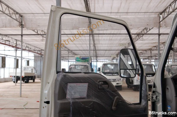 Shidai Linghang III 120hp 4X2(6 wheels) 5.2m single-row flatbed cargo truck Cab (2) | 86Trucks