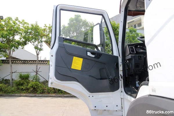 FAW Jiefang Qingdao Long VH Medium Truck 220hp 4X2(6 wheels) 7.2m Van Cargo Truck (China VI) Cab (2) | 86Trucks