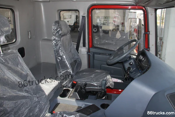 Hualing Lingma H3 160 hp 4X2(6 wheels) 7.8m van cargo truck Cab (2) | 86Trucks