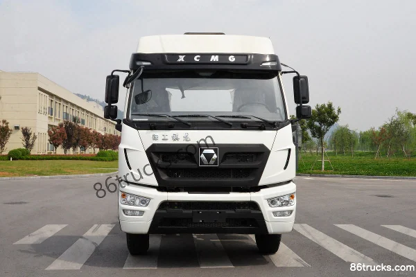 XCMG Qilong T-Series Heavy Truck 350 hp 6X4(10 wheels) LNG Tractor Truck (Axle Ratio 4.38) Exterior (2) | 86Trucks