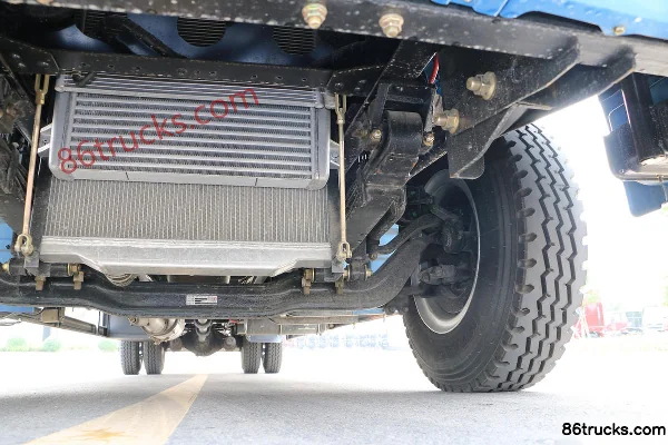 XCMG Hanfeng G5 200 hp 4X2(6 wheels) 9.75m semi-sleeper van cargo truck Chassis (3) | 86Trucks