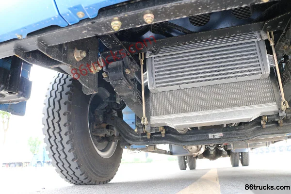 XCMG Hanfeng G5 200 hp 4X2(6 wheels) 9.75m semi-sleeper van cargo truck Chassis (2) | 86Trucks