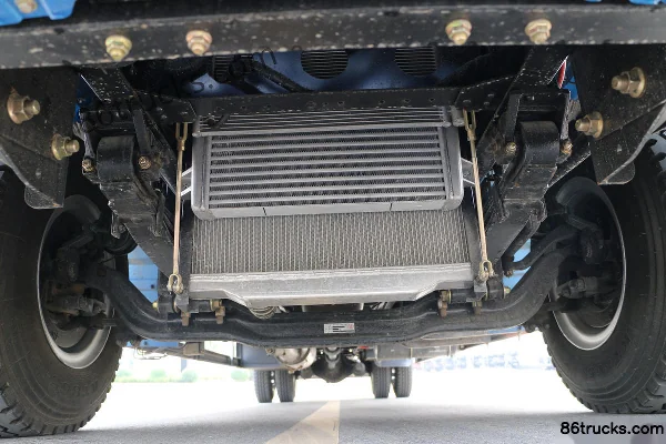 XCMG Hanfeng G5 200 hp 4X2(6 wheels) 9.75m semi-sleeper van cargo truck Chassis (1) | 86Trucks