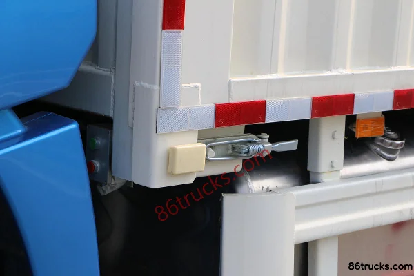 XCMG Hanfeng G5 200 hp 4X2(6 wheels) 9.75m semi-sleeper van cargo truck Body (2) | 86Trucks
