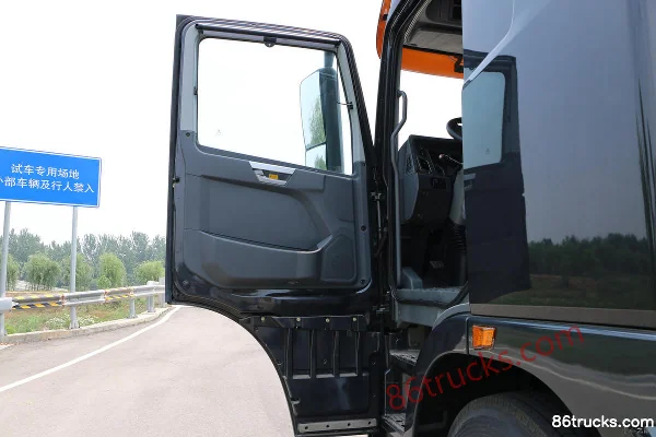 XCMG Hanfeng G7 430 hp 6X2(8 wheels) Tractor Truck Cab (1) | 86Trucks