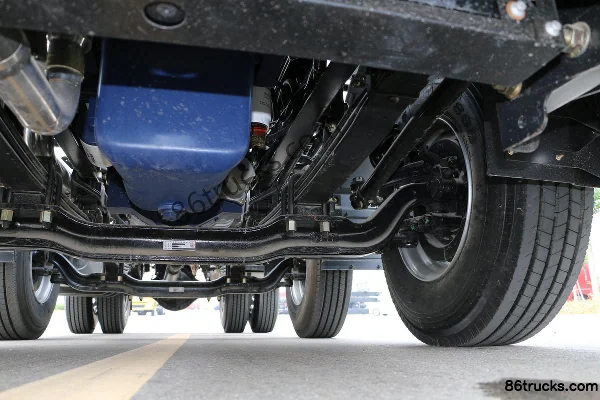 XCMG Hanfeng G7 430 hp 6X2(8 wheels) Tractor Truck Chassis (3) | 86Trucks