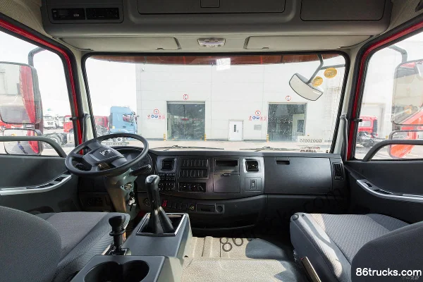 XCMG Hanfeng G5 Standard Load Edition 245hp 6X2(8 wheels) 7.8m stake cargo truck (China VI) Cab (1) | 86Trucks