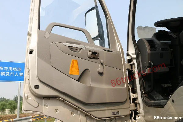XCMG Qilong T-Series 310hp 6X4(10 wheels) 5.2m dump truck Cab (1) | 86Trucks