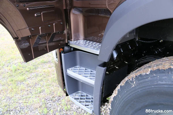 FAW Jiefang Qingdao HanV Heavy Truck 2.0 Edition 400hp 6X4(10 wheels) tractor truck Cab (3) | 86Trucks