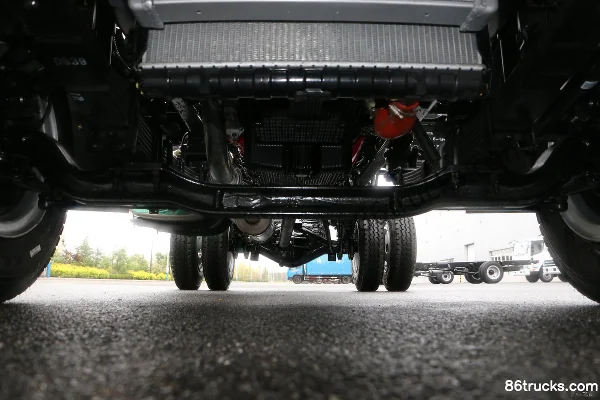 FAW Jiefang Hu VH 141 hp 4X2(6 wheels) 4.21m single-row stake truck chassis (3) | 86Trucks