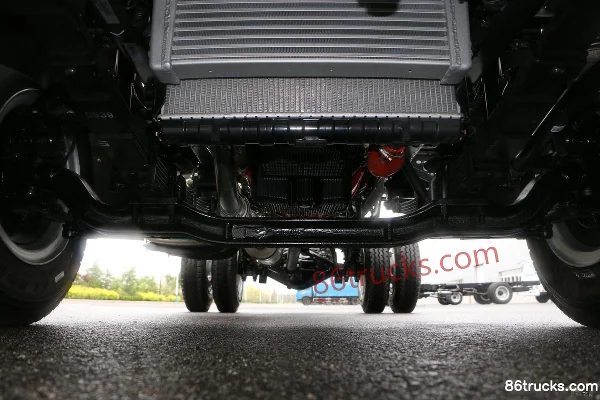 FAW Jiefang Hu VH 141 hp 4X2(6 wheels) 4.21m single-row stake truck chassis (2) | 86Trucks