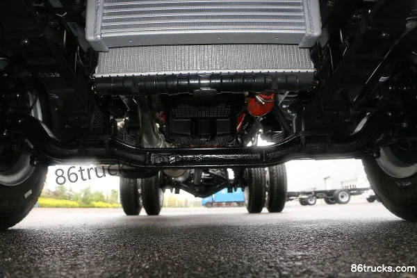 FAW Jiefang Hu VH 141 hp 4X2(6 wheels) 4.21m single-row stake truck chassis (1) | 86Trucks