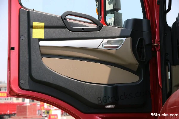 Sinotruk Hohan J7G Heavy Truck 430hp 6X4(10 wheels) LNG Tractor Truck Cab (2) | 86Trucks