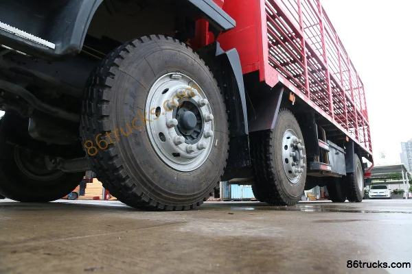 JAC Gallop K5X 200 hp 6X2(8 wheels) 7.2m Livestock Transport Truck Chassis (2) | 86Trucks