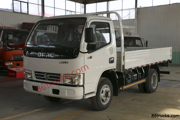 Dongfeng Duolika D5 2018 88hp 4X2(6 wheels) 3.5m single-row flatbed light truck Exterior (3) | 86Trucks