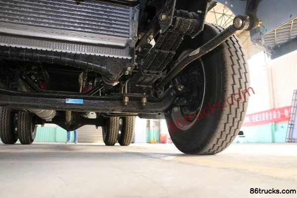 Dongfeng Duolika D5 2018 88hp 4X2(6 wheels) 3.5m single-row flatbed light truck Chassis (3) | 86Trucks