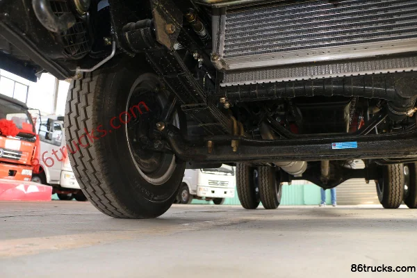 Dongfeng Duolika D5 2018 88hp 4X2(6 wheels) 3.5m single-row flatbed light truck Chassis (2) | 86Trucks