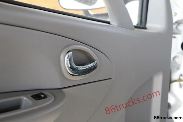 Dongfeng Duolika D5 2018 88 ch 4X2(6 roues) camion léger fourgon à cabine simple 3,8 m (freins pneumatiques) (version économique) (3) | 86Tr