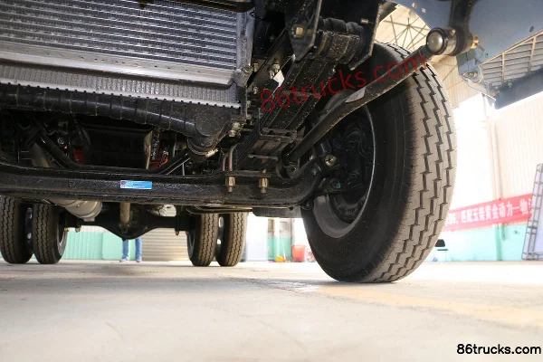 Dongfeng Duolika D5 2018 88 ch 4X2(6 roues) camion léger fourgon à cabine simple 3,8 m (freins pneumatiques) (version économique) Châssis (3